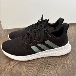 Women’s Adidas sneakers size 8.5